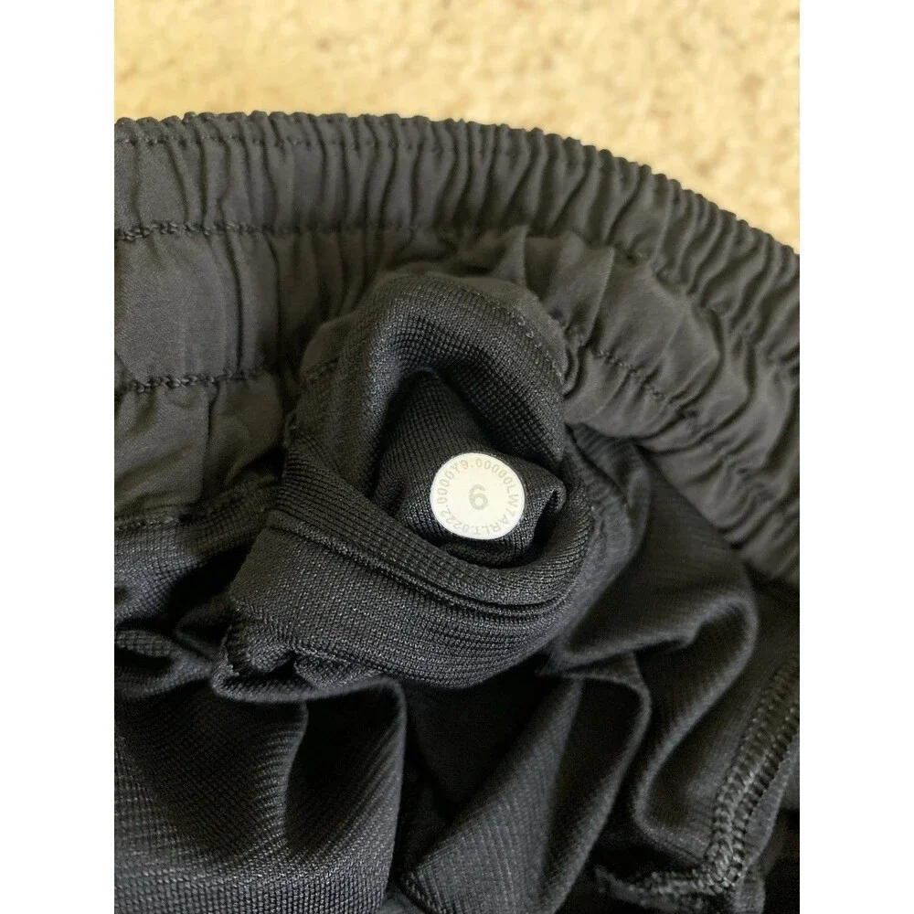 Lululemon Hotty Hot Low-Rise Lined Short 4” inseam Size 6